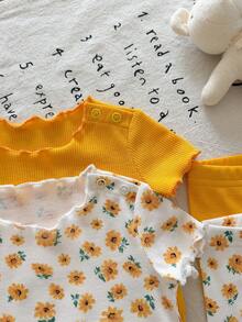 SHEIN LMoss Kids 新生女宝宝夏季休闲碎花荷叶边圆领短袖上衣和裤子四件套针织睡衣套装 - 彩色 - 查看 5