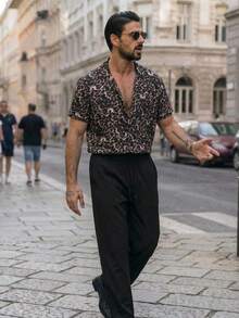Manfinity VCAY Conjunto de camisa de manga corta y pantalones de unicolor minimalista casual para hombres, conjunto de prendas esenciales diarias, estilo básico versátil y casual, conjunto de 2 piezas - Multicolor - Ver 2
