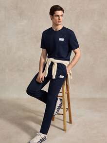 男士春夏休闲纯色贴布细节短袖 T 恤和长裤 2 件套，舒适服装 - 藏蓝色 - 查看 10