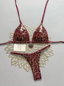 SHEIN Swim Vcay 两件套豹纹印花贝壳装饰吊带三角文胸和褶皱比基尼泳衣套装，性感女士夏季度假 - 酒紅色 - 查看 7