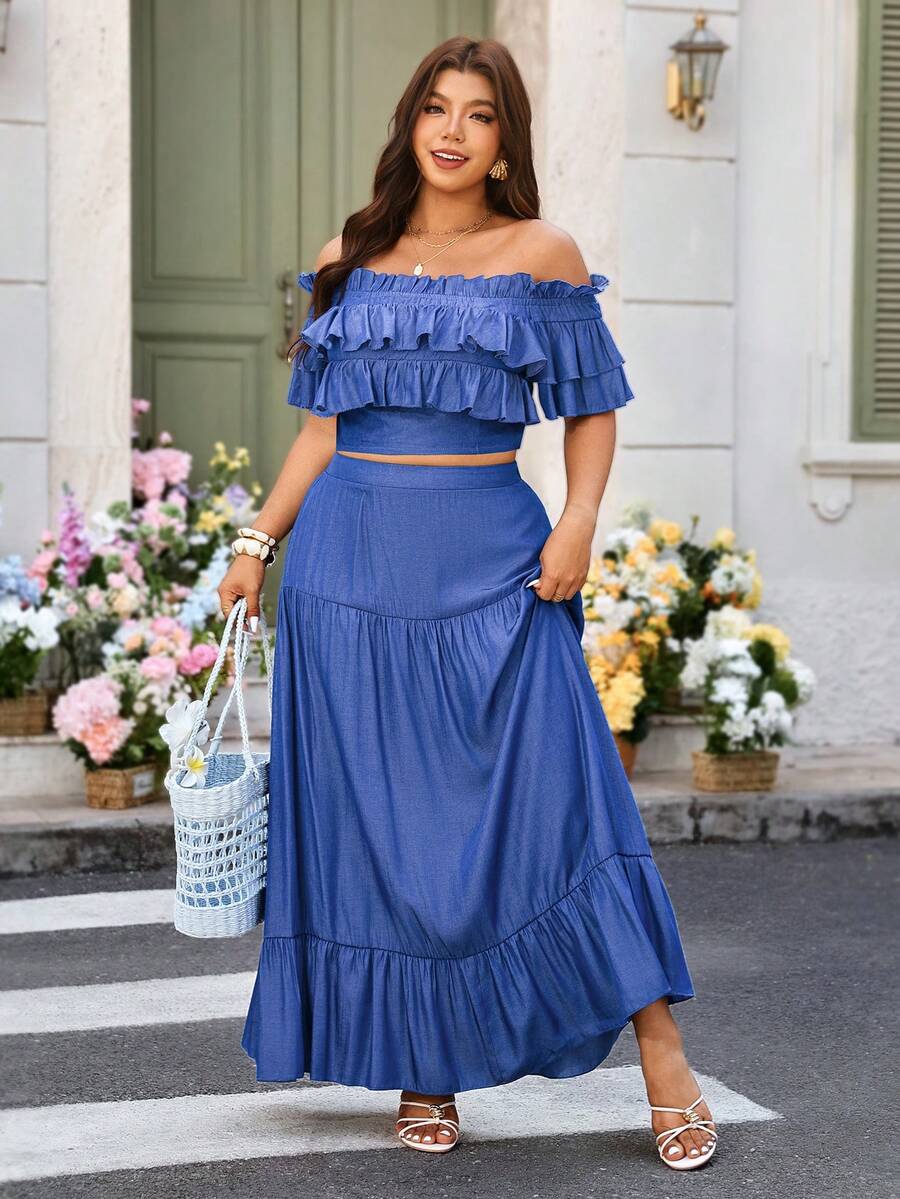 Breezaya Ensemble 2 pièces décontracté de vacances pour femmes grandes tailles : Blouse élégante à épaules dénudées, volants et taille froncée en faux denim + Jupe longue à volants - Bleu azur - Voir 1