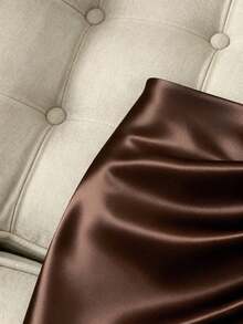 SHEIN PETITE 新款时尚缎面不对称下摆高腰修身褶皱紧身半身裙，女士春夏度假优雅半身裙 - 棕色 - 查看 5