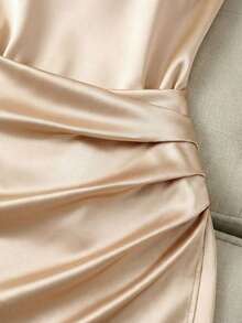 SHEIN PETITE 时尚新款春夏约会缎面性感优雅修身不规则褶皱无袖高领女式连衣裙，女士缎面连衣裙，春夏女式连衣裙，女士优雅派对连衣裙，女士度假装，女士情人节装，女士杏色连衣裙，女士性感连衣裙，女士无袖连衣裙 - 杏色 - 查看 5