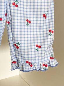 SHEIN Playful Pals 2件套女婴幼儿/新生儿0-3岁春夏可爱图案条纹针织樱桃刺绣短袖T恤和格子裤套装 - 藍色 - 查看 6