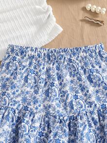 SHEIN Elladie kids 这款少女新款两件套套装，时尚休闲，充满度假风情。舒适的弹力针织提花蓝色圆领套头背心搭配同色系双层蛋糕裙，尽显优雅气质。背心的腰部和下摆采用褶裥设计，打造出精致优雅的整体造型。这款高品质套装适合日常穿着，也适合度假、旅行和聚会等场合，是春夏的理想之选。 - 彩色 - 查看 4