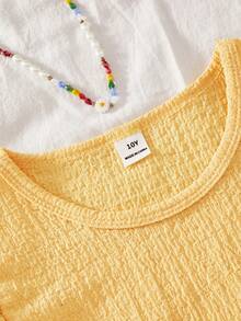 两件套女童针织纹理圆领泡泡袖上衣搭配印花直筒裤，休闲度假风，适合春夏日常穿着及度假。 - 黃色 - 查看 4