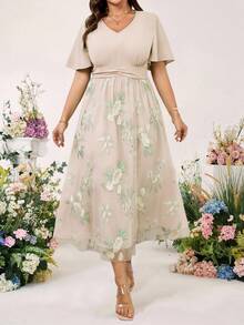 Cravure 大码花卉刺绣V领荷叶边优雅短袖连衣裙 - 杏色 - 查看 4