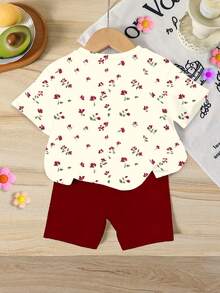 两件套，少女甜美复古碎花蝴蝶结印花休闲简约短袖圆领T恤搭配酒红色短裤，适合夏季外出度假，是海滩、周末活动的理想之选，可爱少女夏季韩版穿搭。 - 彩色 - 查看 2