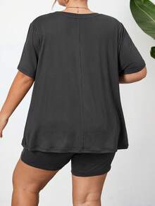 SHEIN CURVE+ CURVE 4件套加大码女式纯色短袖T恤和七分裤套装，Curve Plus，Hoho Vacation沙滩装/沙滩裙/沙滩度假装/沙滩必备/毕业典礼/下午茶派对礼服 - 彩色 - 查看 2