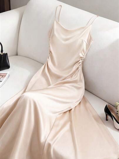 GlowEve CURVE 大码女式腰部褶皱显瘦时尚吊带连衣裙