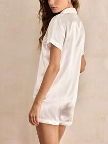 Charlaine 缎面翻领1件上衣和1件短裤睡衣套装白色套装 - 白色 - 查看 3