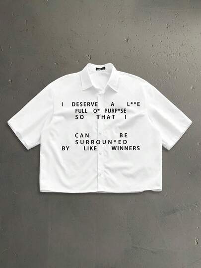 StoneGrade חולצה וינטג' אמריקאית א-סימטרית עם הדפס אותיות אנגליות, גזרה רחבה, שרוולים קצרים, תלבושת קז'ואל אופנתית וחיונית לדייטים ומפגשים, מתאימה כמתנה לחבר