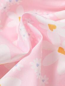 SHEIN Đầm xòe không tay màu hồng mùa hè cho bé gái. Thiết kế cài khuy bên hông đầy tinh nghịch. Băng đô nơ cùng màu. Họa tiết hoa toàn thân vui nhộn và dễ thương với màu sắc nhẹ nhàng. Thích hợp cho những buổi đi chơi hàng ngày. Trang phục cho bé gái. Ootd (trang phục thường ngày). - Hồng - Xem 8