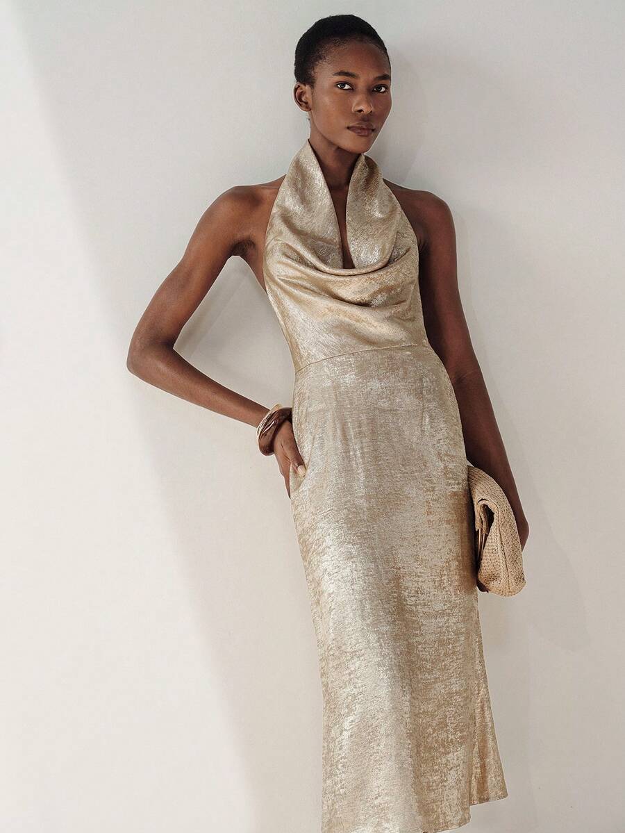 Aveloria Modichic 欧美风春夏新款时尚百搭金箔特殊面料深V领收腰长款无袖连衣裙 - 金色 - 查看 1