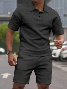 Manfinity Homme 男士夏季休閒純色短袖 Polo 衫與短褲套裝（不對稱）兩件式連身套裝 正式穿搭男裝 - 深灰色 - 查看 3
