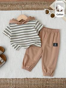 SHEIN 2pcs Baby Boy/Girl Khaki Striped Contrast Color Hooded Short Sleeve Top And Jogger Pants Set, Casual School Style All-Match Outfit Suitable For Home, Outings, School, Travel, Spring/Summer/Autumn - Khaki - View 4