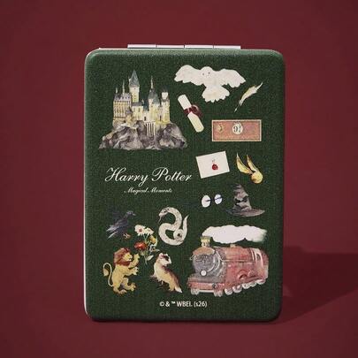 FanGlow HARRY POTTER X SHEIN 1 Pc Green Cartoon-Patterned Printed Square Leather Folding Makeup Mirror. This Square, Retro, Portable Handheld Makeup Tool Mirror Is Suitable For Girls, Students, And For Daily Makeup And Commuting.