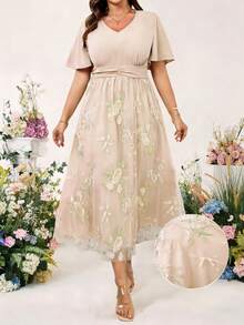 Cravure 大码花卉刺绣V领荷叶边优雅短袖连衣裙 - 杏色 - 查看 1