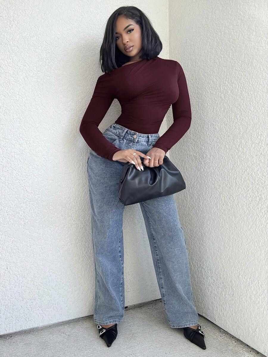 Alexandranx Body femme à manches longues avec épaule asymétrique et froncée, couleur unie - Bordeaux - Voir 1