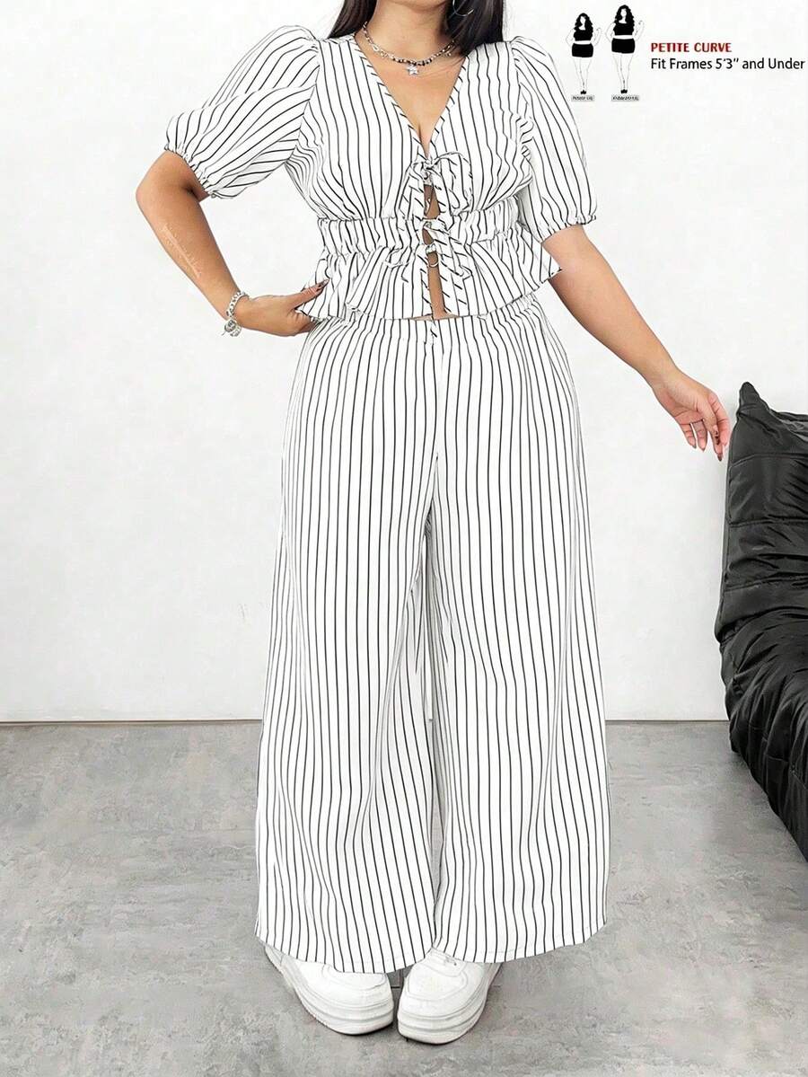 SHEIN PETITE 大码度假休闲百搭系带V领短袖条纹露脐上衣+配套条纹休闲裤两件套 - 白色 - 查看 1