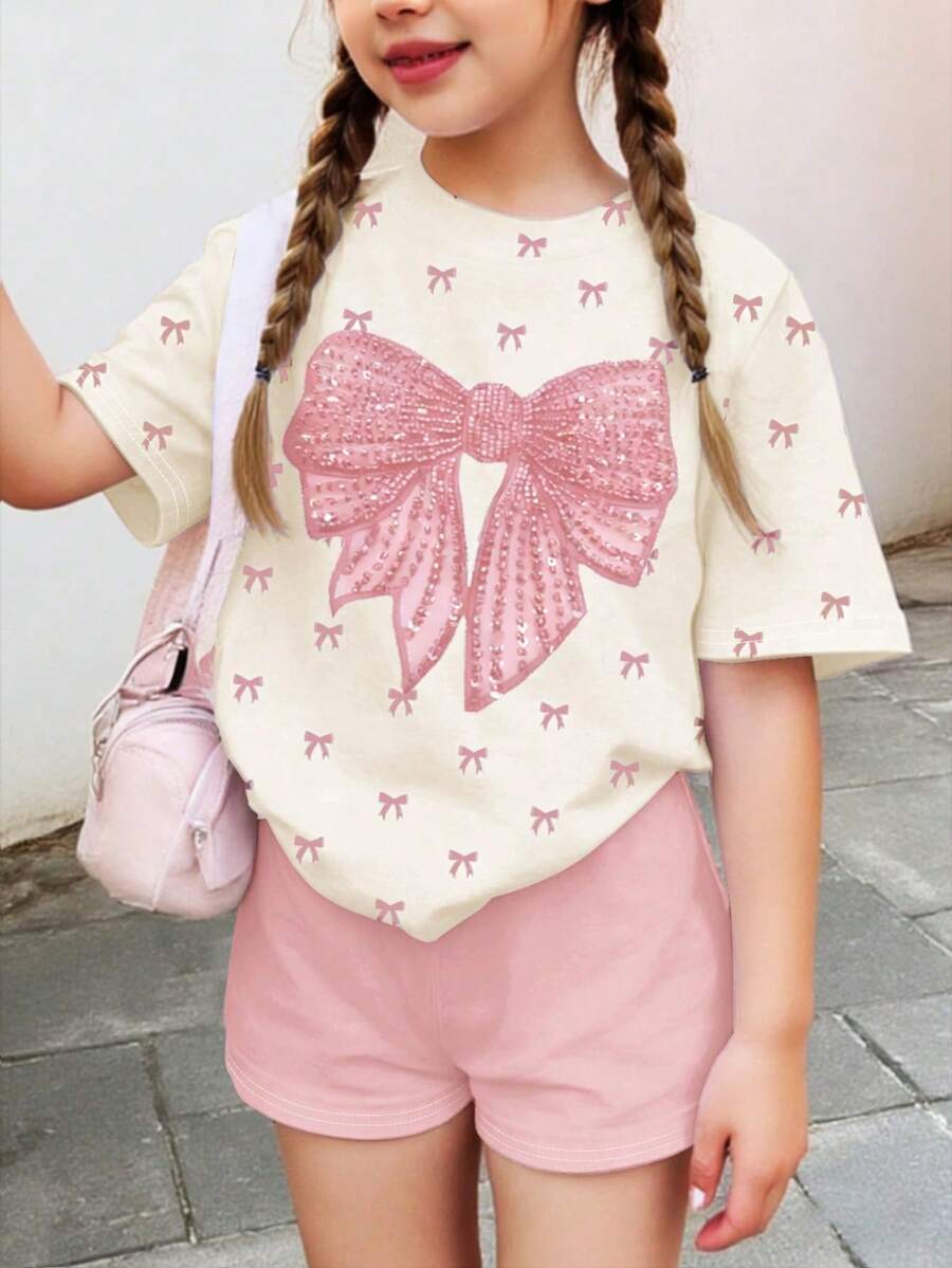 可爱芭蕾舞鞋迷你蝴蝶结印花，粉色优雅精致蝴蝶结图案，时尚简约，适合年轻女孩的休闲简约短袖短裤两件套，夏季必备，可爱夏日装扮，夏季儿童单品，夏季外出服，韩版风格，返校季，舒适时尚，春夏装扮，休闲服饰，婴幼儿印花上衣，夏季新款，春夏时尚 - 彩色 - 查看 1