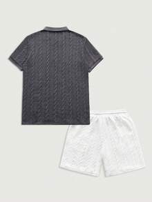 Courvante 男士深灰色提花 Polo 衫和白色提花短裤套装 - 纹理针织面料，透气舒适，常规版型，适合办公室和周末穿着，男士夏季休闲装/男士纹理针织短袖 Polo 衫，灰色纽扣上衣，夏季纹理男士提花两件套 - 深灰色和白色，男士休闲短袖 Polo 衫和短裤套装，针织钩编面料 - 彩色 - 查看 4