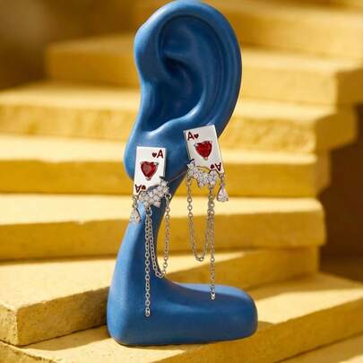 Joivida Dreuyet asymmetrische Poker-Ohrringe für Frauen, personalisierte Hase-Uhr-Poker-Ohrringe mit Tropfen, retro coole rote Herz-Königin-Poker-Tropfen-Ohrringe, Schmuckgeschenke, modische und süße Papier-Quaste-Ohrringe, langanhaltend, verblassungs- und bruchfest, leicht und bequem. Geeignet für verschiedene Anlässe wie Alltag, formelle Veranstaltungen, Partys, Hochzeiten, Urlaubsreisen, Strandurlaub, Einkaufen, Dates, Treffen mit Freunden, Fotoshooting und -teilen.