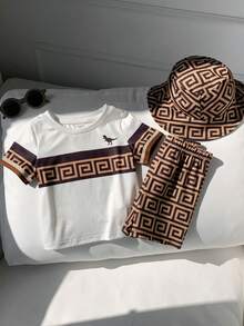 SHEIN 3件套男女宝宝休闲校园风撞色短袖T恤、针织衫、短裤和遮阳帽套装，男宝宝服装套装，街头服饰 - 卡其色 - 查看 4