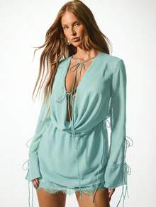 KIZN Gaun Mini Chiffon Hijau Sage dengan Kerah Cowl, Detail Renda di Bagian Bawah dan Tali Pengikat, Lengan Panjang, Gaun Musim Panas yang Mengalir untuk Festival Gaya Boho - Biru - View 4
