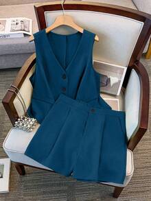 SHEIN Clasi Damen Große Größen Set aus V-Ausschnitt Ärmellos Top und Shorts, Einreiher, Lässig Alltags Outfit - Taubenblau - Übersicht 1
