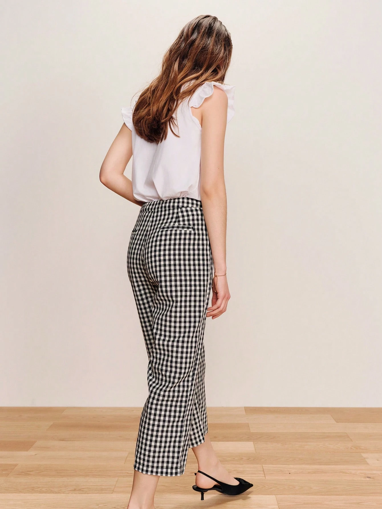 High-Waisted Black And White Gingham Cropped Trousers With Front Patch Pockets Vintage Gingham Pants Spring Summer Vacation Oufit Office Outfit French Style Parisian Style