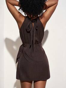 Zivah 春夏新款音乐节、复活节、圣帕特里克节、情人节、约会、西部风、游牧风、生日派对、毕业典礼、学院风、学生装、日常穿着、百搭基础款、休闲装、度假、邮轮旅行、海滩、日光浴、爆款、街头风、婚礼宾客波西米亚风、通勤、早午餐、机场、派对、假日郊游、办公室穿着 圆领无袖修身短款亚麻棕色迷你连衣裙，腰部系带 - 棕色 - 查看 3