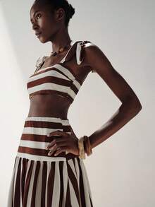 Aveloria Modichic 新款时尚度假海边优雅女士性感经典撞色条纹抹胸蝴蝶结吊带露脐上衣搭配高腰半裙，两件套女士套装 - 棕色 - 查看 2