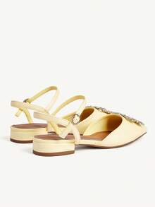 CUCCOO CHICEST 女士鞋履 新款法式气质水钻方扣性感浅黄色尖头平底低跟鞋，时尚优雅，舒适不伤脚，仙女风高端包头凉鞋 - 淺黃 - 查看 4