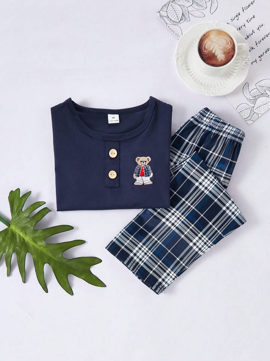 SHEIN Genkimix Kids 两件套男童可爱小熊图案T恤和格子印花长裤休闲睡衣套装 - 藏蓝色 - 查看 1