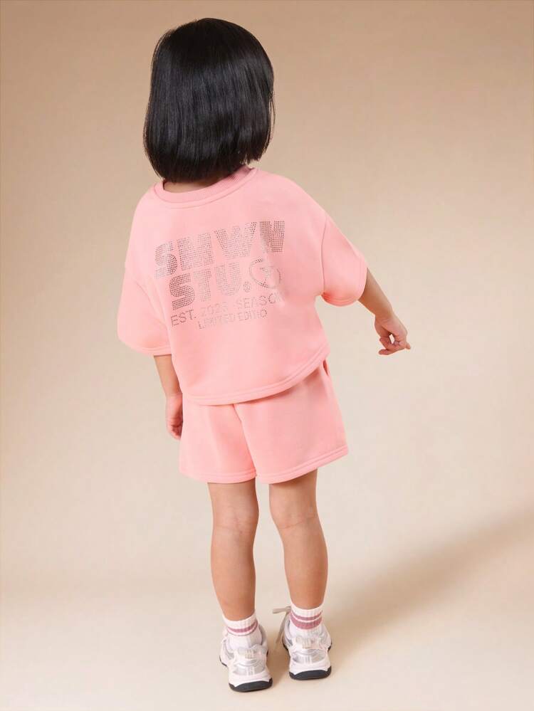 Dziewczęcy różowy, oversize'owy T-shirt i pasujące do niego spodenki, letni komplet z nadrukiem księżyca z kryształkami, okrągłym dekoltem i krótkimi rękawami