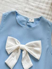 SHEIN Vintaside Kids 这款少女新款夏季天蓝色圆领无袖连衣裙，优雅梦幻，甜美公主风，饰有立体蝴蝶结网纱。采用梭织面料，宽松舒适，厚度适中。裙摆处采用双层荷叶边设计，并以网纱面料拼接，优雅飘逸。适合日常出行、上学、演出、派对、生日庆祝、婚礼等各种场合。 - 藍色 - 查看 8