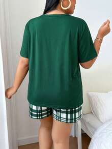 SHEIN Bộ đồ ngủ cỡ lớn gồm áo tay ngắn in hình trái tim và quần short kẻ caro. - màu xanh lá - Xem 2