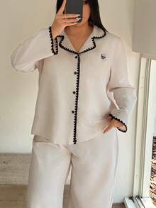 Napfluff CURVE Napfluff CURVE 梭织条纹刺绣拼接长袖长裤睡衣套装，适合大码女性 - 杏色 - View 4