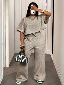 SHEIN Slayr 2025春夏新款休闲街头浅绿色宽松圆领短袖露脐T恤+系带阔腿裤女两件套，适合日常出行、返校、毕业季等场合。 - 淡黃色 - 查看 1