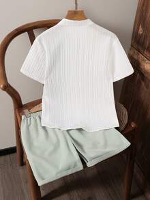 SHEIN Mirajuku Set de 3 piezas para niños preadolescentes: Camisa blanca con estampado floral en contraste, pantalones de corte holgado con color en contraste y bufanda - Verde - Ver 2
