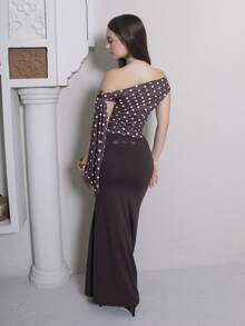 Duda Rubert 女士夏季度假波点印花修身不对称肩部上衣 - 咖啡棕 - 查看 2