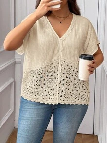 SHEIN Frenchy 大码女式V领休闲百搭日常衬衫 - 米色 - 查看 3