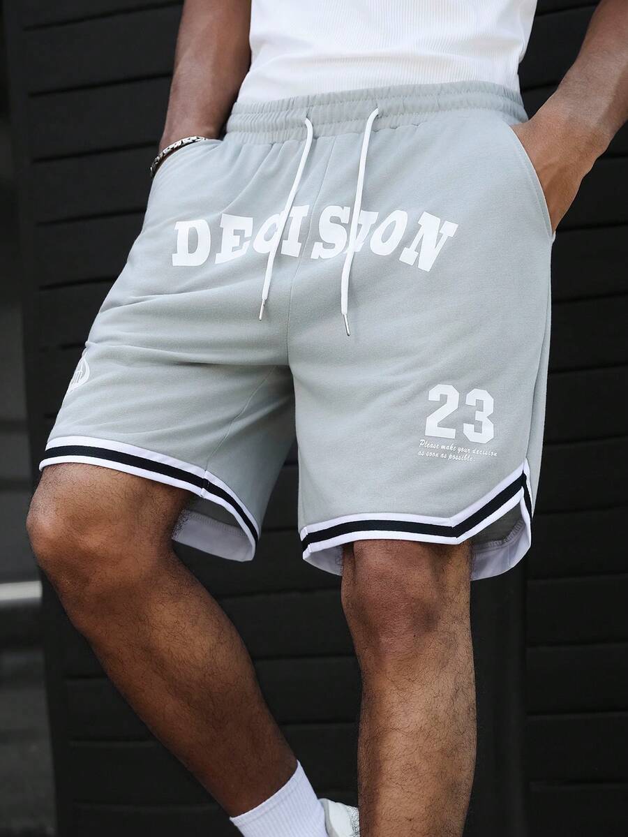 SLATEMANN Pantalones cortos casuales y versátiles para uso diario con cordón en la cintura y estampado de letras y números para hombres - Gris Claro - Ver 1