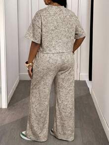 SHEIN Slayr 2025春夏新款休闲街头浅绿色宽松圆领短袖露脐T恤+系带阔腿裤女两件套，适合日常出行、返校、毕业季等场合。 - 淡黃色 - 查看 2