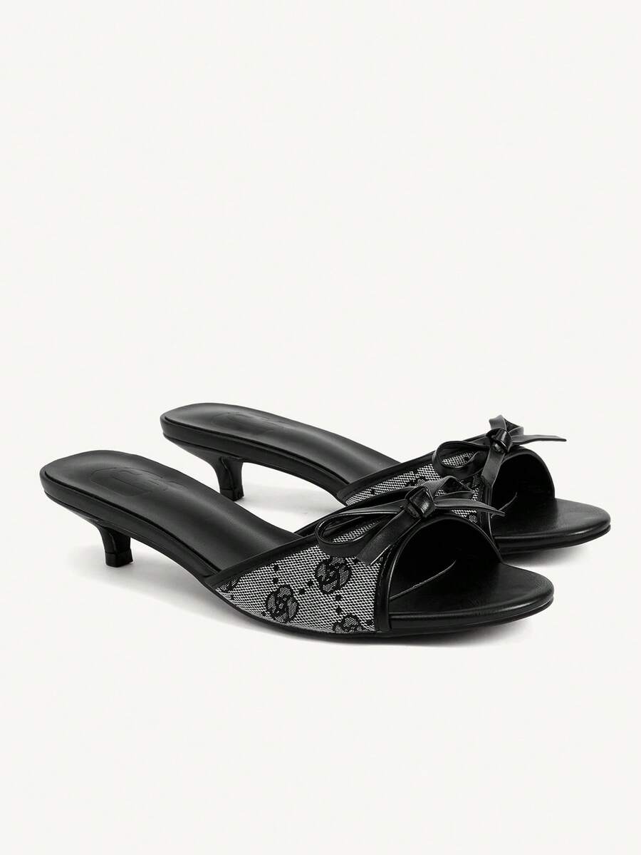 CUCCOO CHICEST 女士黑白撞色玫瑰印花蝴蝶结设计元素鞋款，时尚舒适，适合春夏度假穿着，包括猫跟凉鞋等。 - 黑白玫瑰印花 - 查看 1