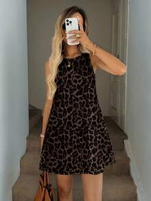 SHEIN LUNE 女士休闲无袖复古豹纹A字连衣裙，带绗缝口袋，优雅度假装，复古奢华风格，适合海滩度假、婚礼、节日等场合。 - 彩色 - 查看 7