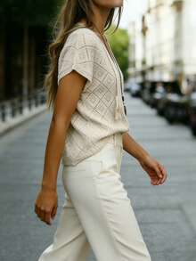 Ellegaria. Áo dệt kim tay ngắn cổ chữ V dáng rộng, kiểu dáng nghỉ dưỡng, thiết kế khoét hình thoi, buộc dây phía trước, màu mơ, thích hợp cho mùa xuân/hè. - Màu be - Xem 4