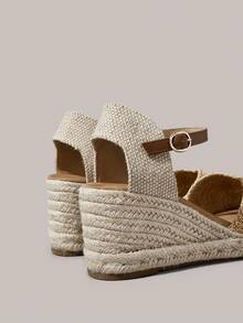 Styleloop Giày sandal đế xuồng cao gót cho nữ, chất liệu vải dệt rỗng, gót dây thừng, phụ kiện không thể thiếu cho kỳ nghỉ, phong cách bohemian, lễ hội âm nhạc, trang phục dự tiệc, phong cách retro Mỹ, trang phục đi nghỉ mát, đồ dùng cần thiết khi đi du lịch. - Màu be - Xem 5