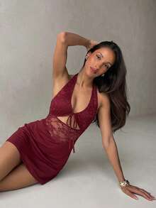 Aloruh 女士撞色蕾丝前系带镂空性感时尚吊带迷你连衣裙 - 酒紅色 - 查看 9